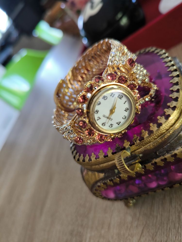 Montre femme plaqu� or jaune et cristal russe 50 Sillingy (74)