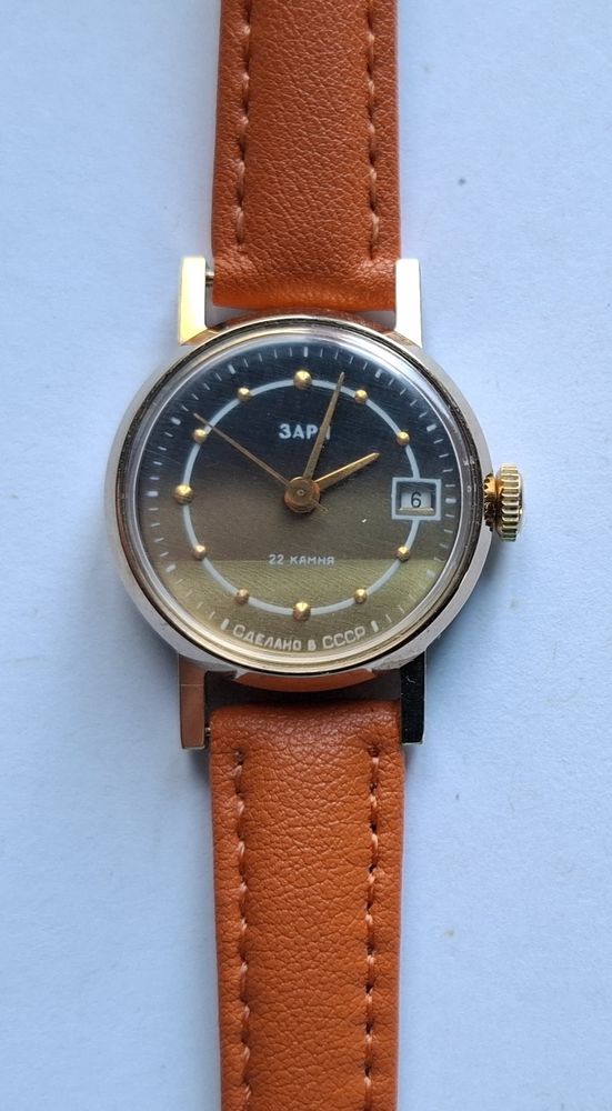 Montre femme plaqu�e or  Zarya  URSS 60 Paris 20 (75)