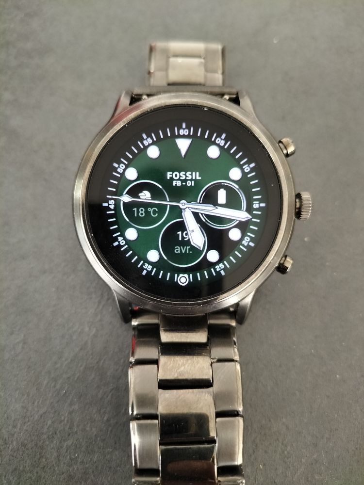 Montre FOSSIL connect�e 5�me g�n�ration The Carlyle HR 80 Breuillet (91)