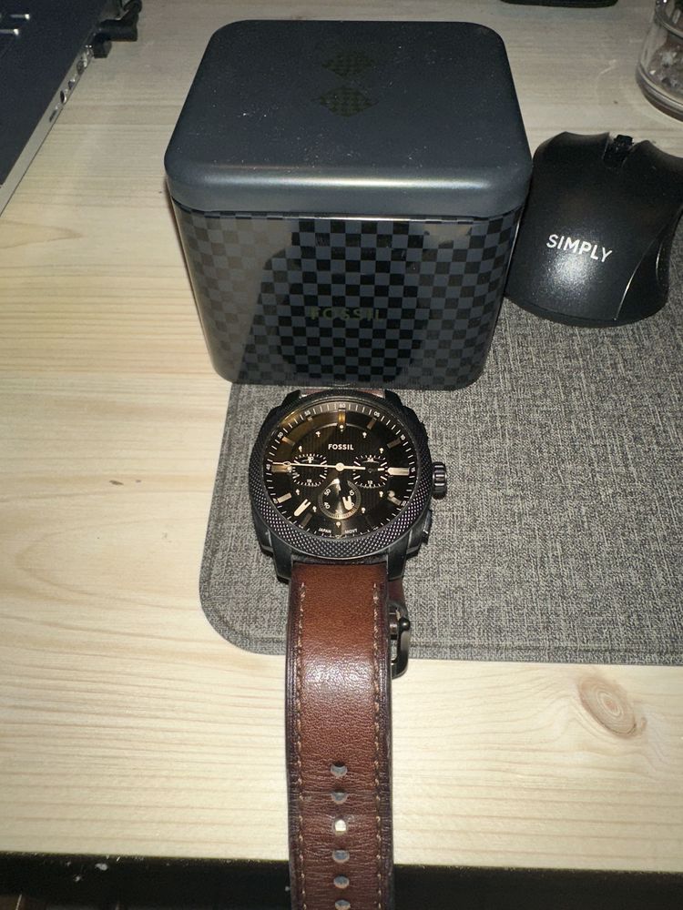 Montre Fossil homme cuir marron avec bo�te �  tr�s bon �tat 60 B�ziers (34)