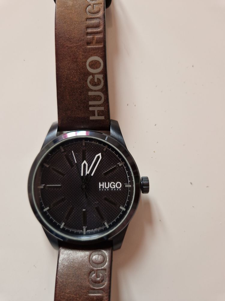 MONTRE HUGO BOSS ETAT NEUF 85 Saint-Quirc (09)