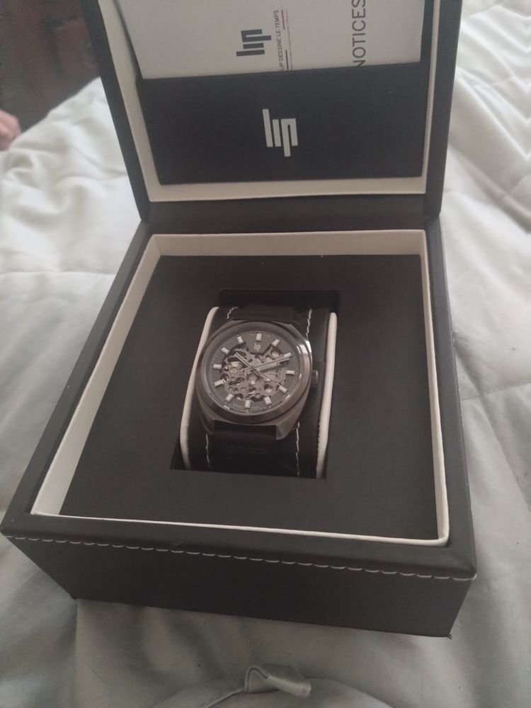 Montre Lip mecanique type squelette 300 Nice (06)