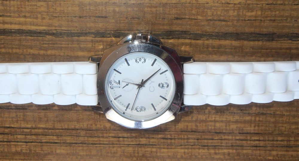 Montre m�tal argent� avec bracelet en silicone blanc NEUF 3 Aubin (12)