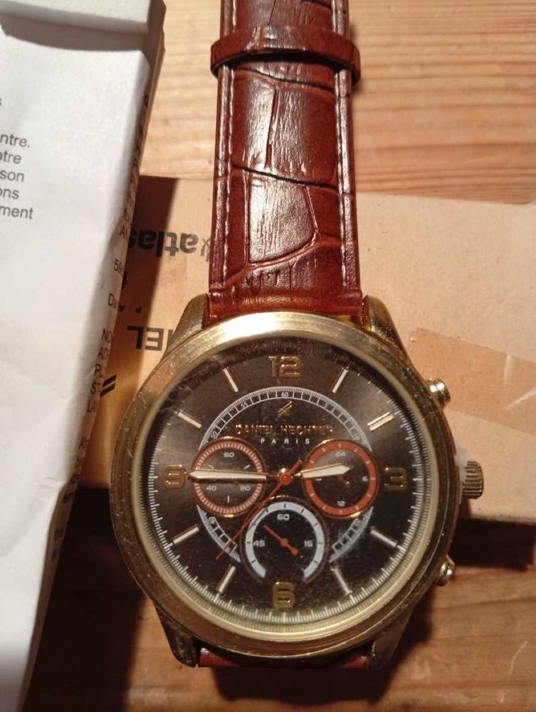 Montre neuve D. Hechter 15 Courdimanche-sur-Essonne (91)