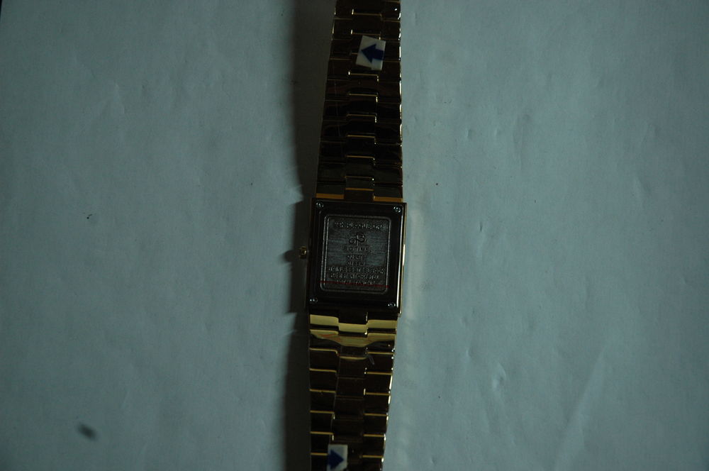 montre neuve jamais portee plaque or 22 karats 90 Le Grand-Celland (50)