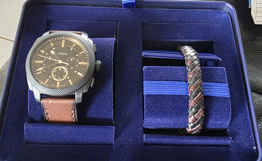 Montre neuve sous garantie 150 Saint-Mamet-la-Salvetat (15)