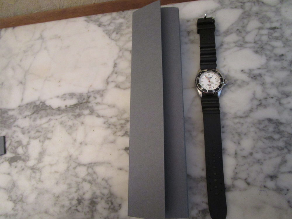   MONTRE PUBLICITAIRE COMPAGNIE AERIENNE JAPAN MOVT  SAS  75 Villepinte (93)