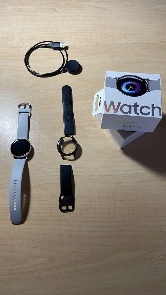 Montre SAMSUNG Galaxy Watch Active. Téléphones et tablettes