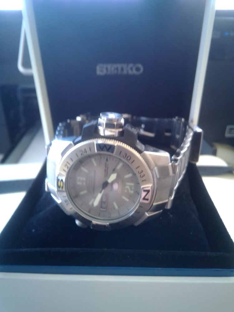 Montre Seiko sport �tanche avec chronographe 150 Agay (83)