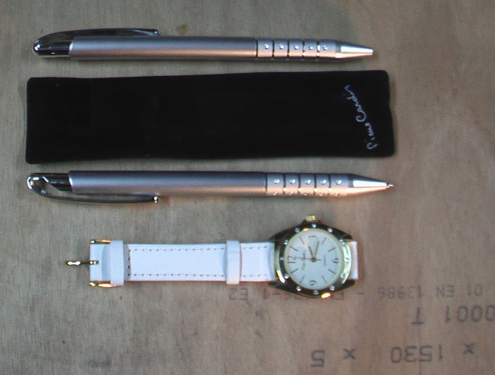 MONTRE et STYLOS Pierre CARDIN
15 Clermont-Ferrand (63)