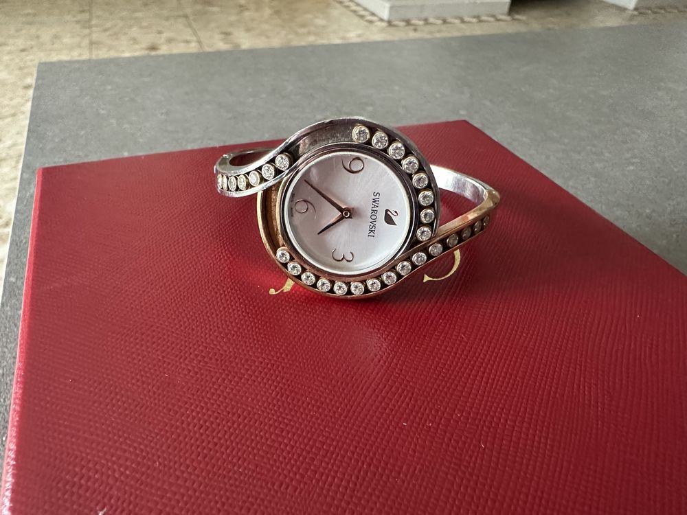 Montre Swarovski  Eternal . 200 Drancy (93)