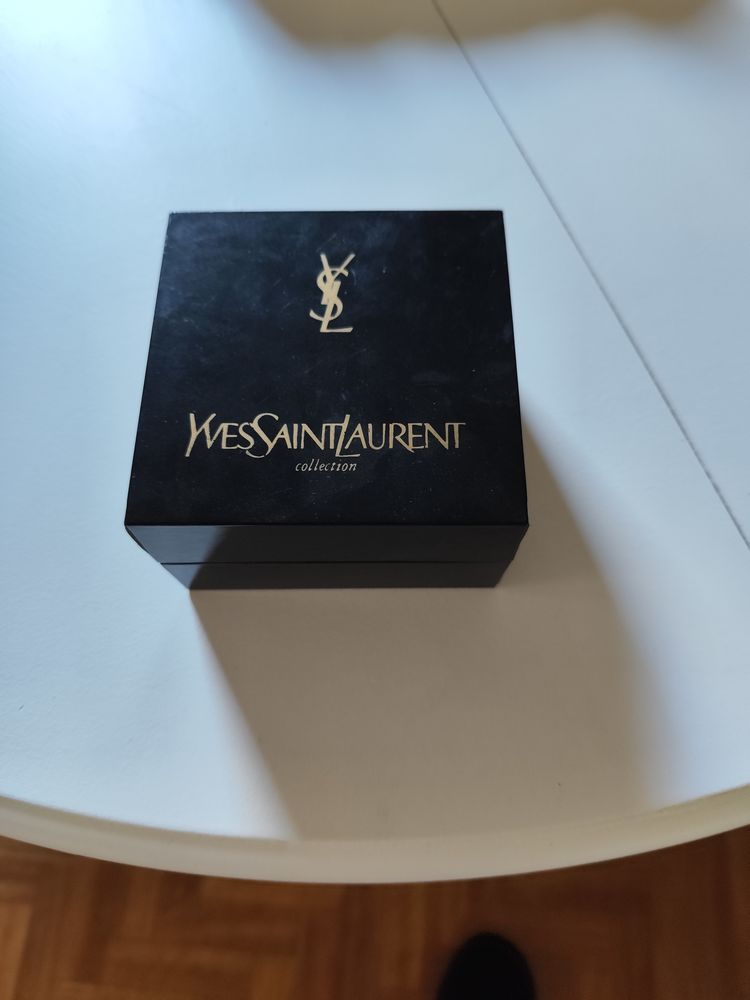 montre YvesSaintLaurent  POUR FEMME 700 Cavaillon (84)