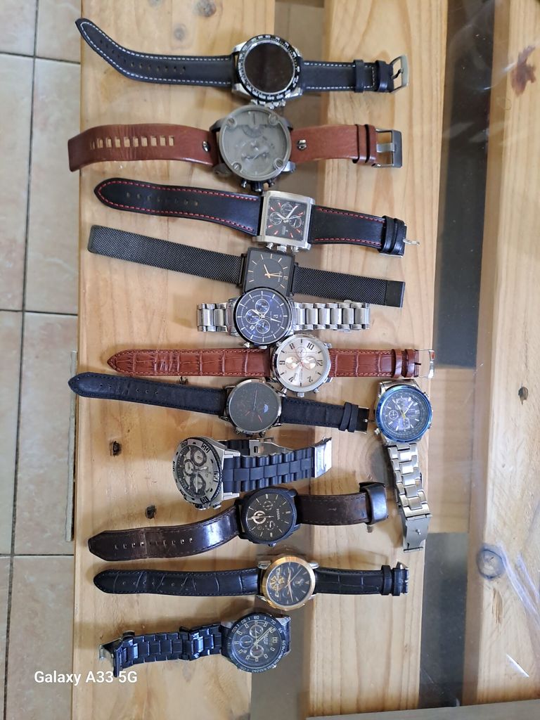 Lot de Montres Homme Vari�es - Cuir et M�tal 500 La Rochelle (17)