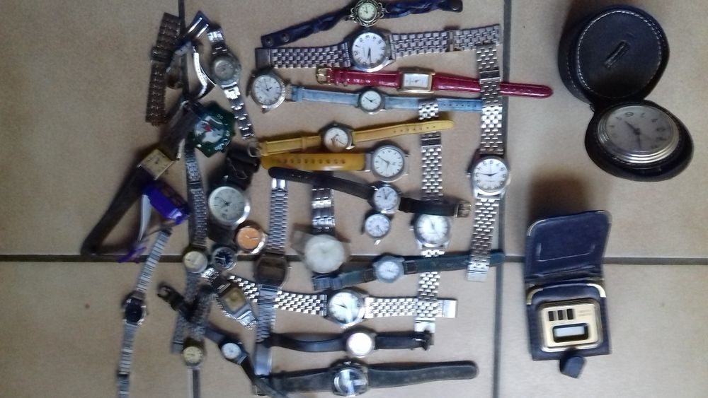 LOT de 30 MONTRES 40 Boucau (64)