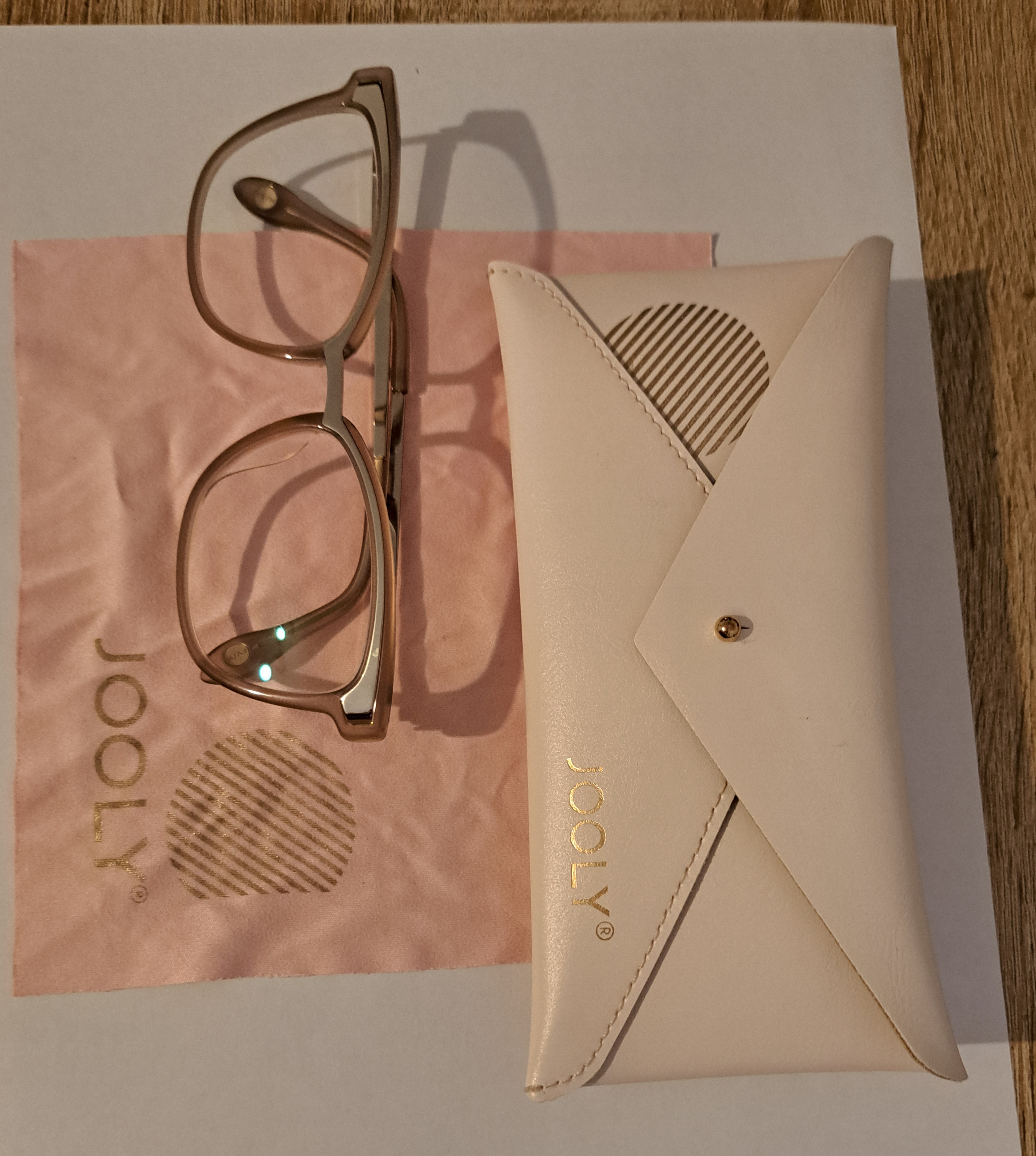 Monture dor�e et rose poudr�
Lunette Jooly 50 Pont-sur-Yonne (89)