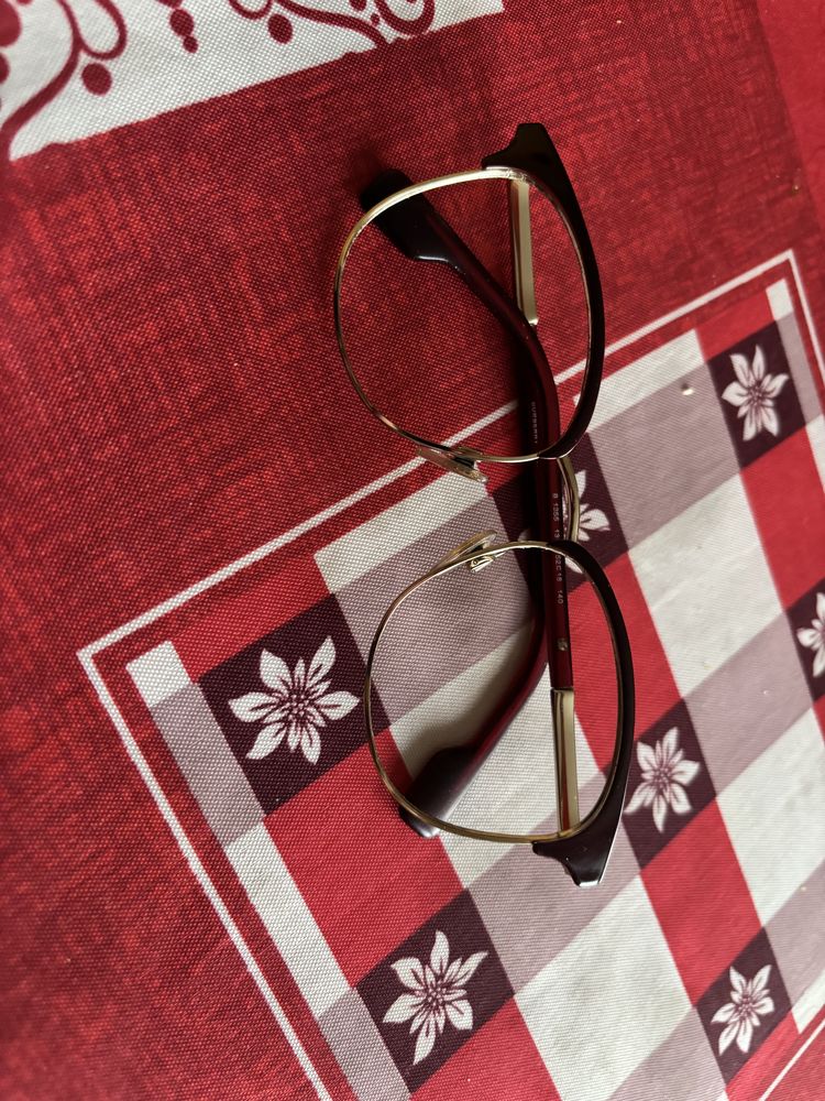 Monture lunettes sans verre 
M�tallique pour femmes 
14 Sartrouville (78)