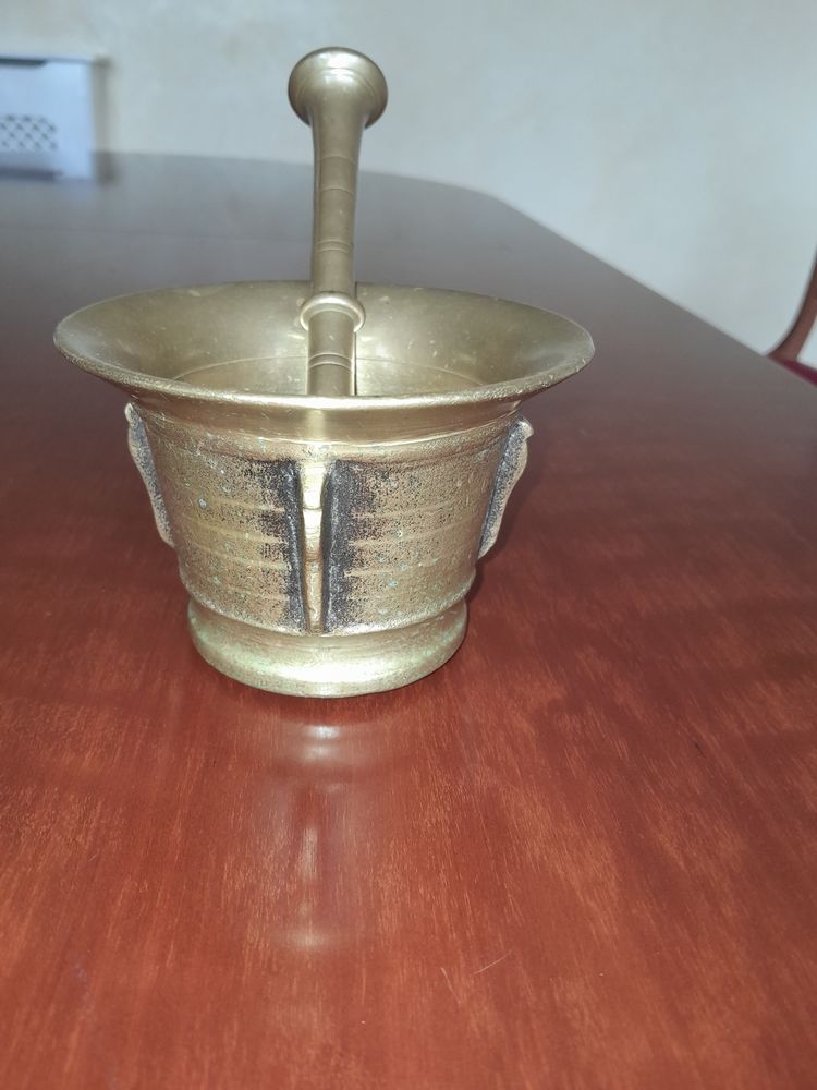 Mortier antique apothicaire Bronze XVII si�cle. 190 Cr�teil (94)