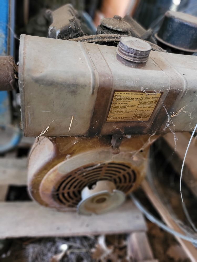 Moteur BERNARD 0 Rougiers (83)