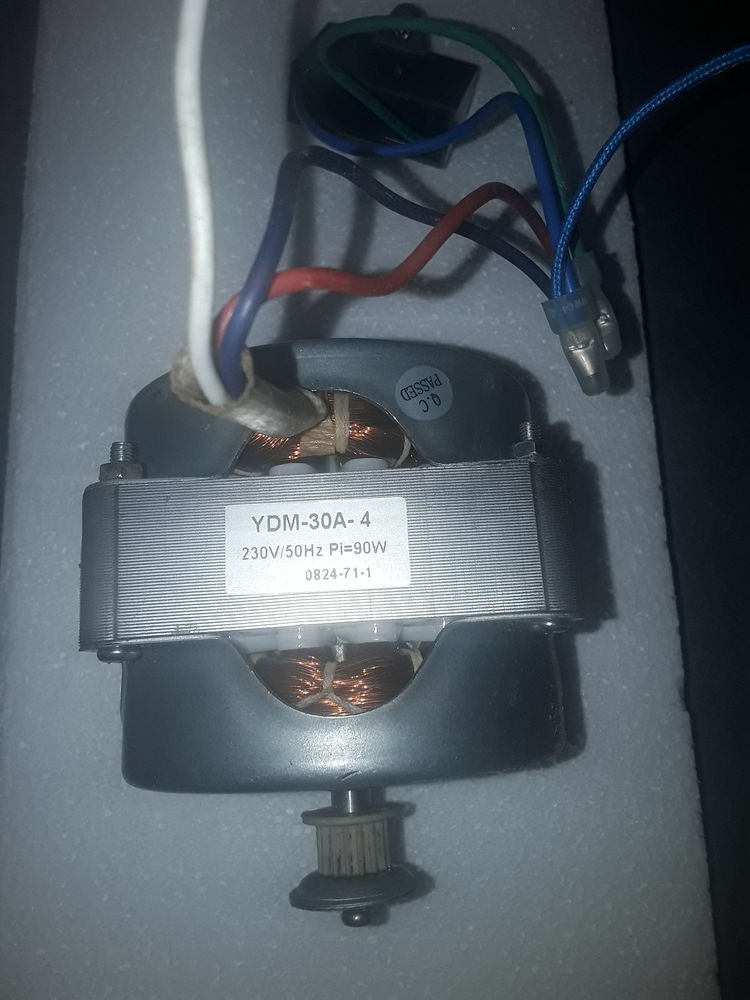 Moteur � courant alternatif pour machine � pain, YDM-30T-4A, 38 Serres-Castet (64)