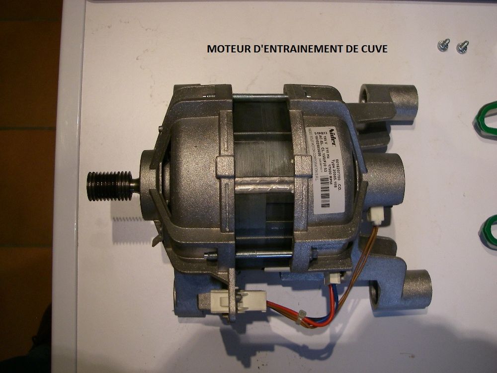 Moteur de lave-linge ARISTON-HOTPOINT 50 Saint-Pantal�on-de-Larche (19)