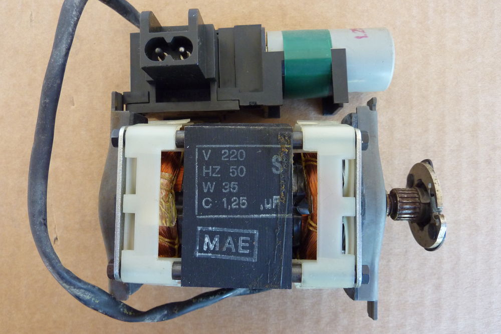 Moteur machine � �crire OLIVETTI Lexikon 82 10 Cusy (74)