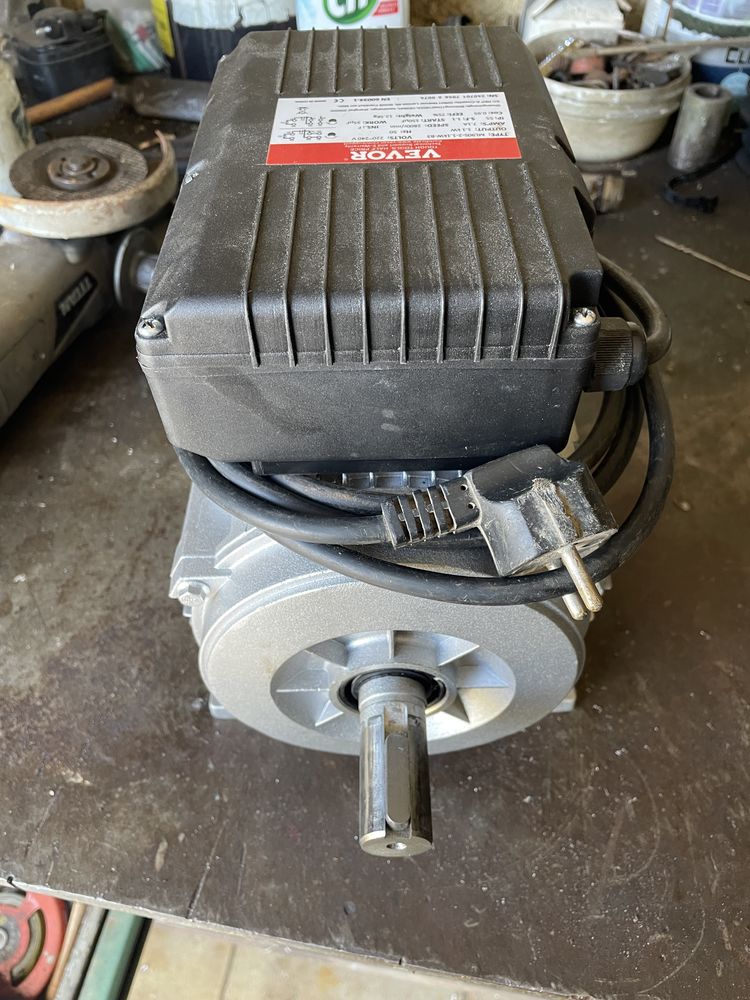  Moteurs �lectrique 150 Ch�teauneuf-du-Rh�ne (26)