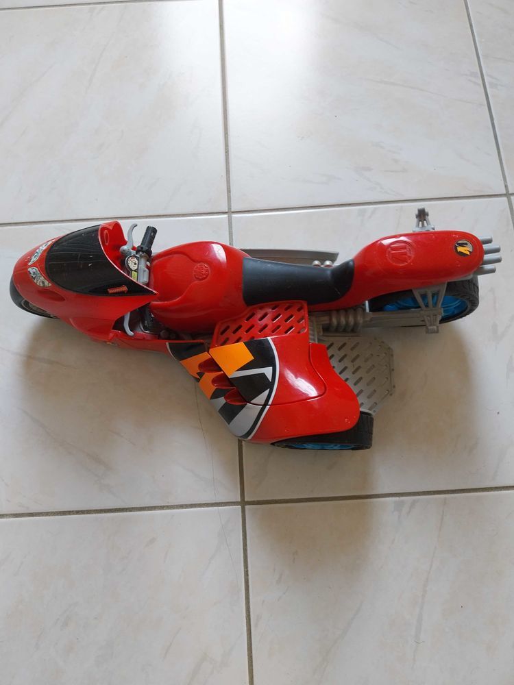 Moto ancienne Action-Man. 8 Montceau-les-Mines (71)