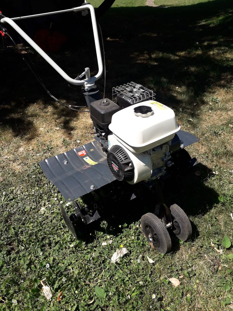 MOTO BINEUSE 
INVENTIVE ETAT NEUF 
420 Tournus (71)