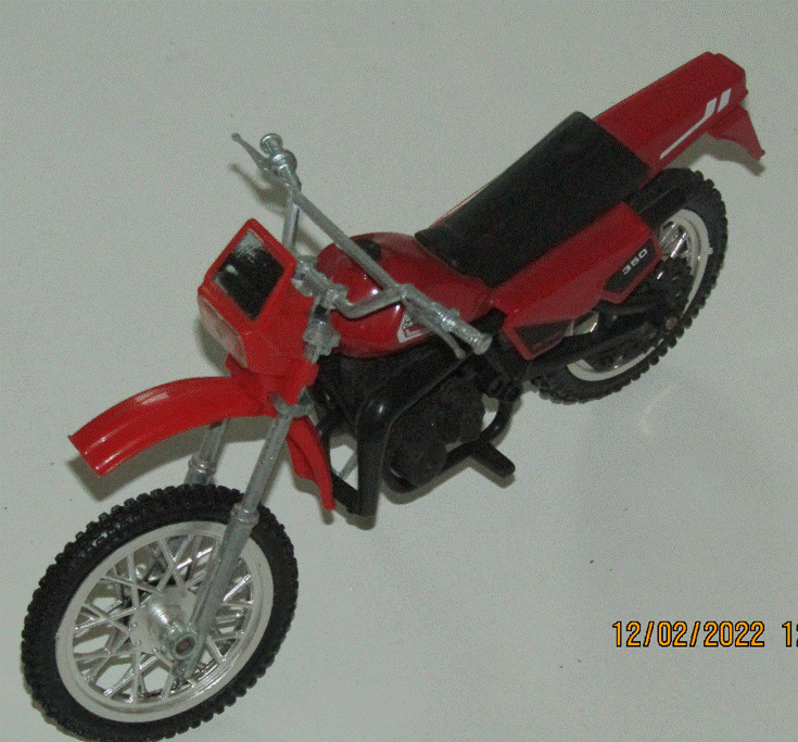 Moto Cagiva 350 minature au 1/12�me en excellent �tat 40 Ch�cy (45)