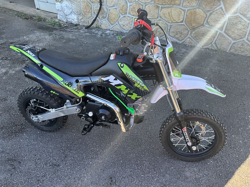 MOTO ENFANT 7/12 ans COMME NEUVE 700 Saint-Amand-Montrond (18)