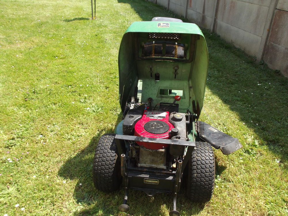 Moto tondeuse John-derre 350 Cagny (14)