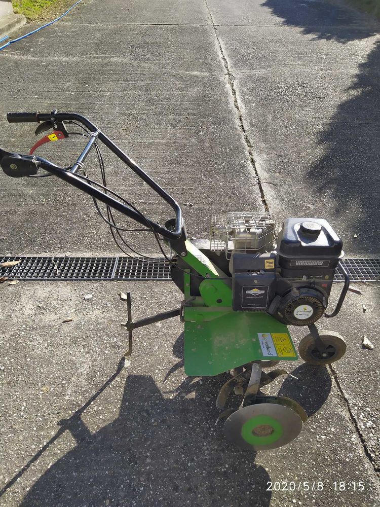 Motobineuse/,Motoculteur.
Gratkand
230 Villemur-sur-Tarn (31)