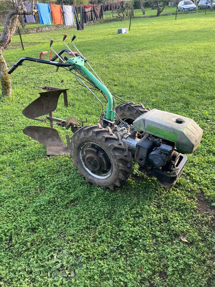 motoculteur �quip� charrue r�versible et rotovator 1500 La Ch�tre (36)