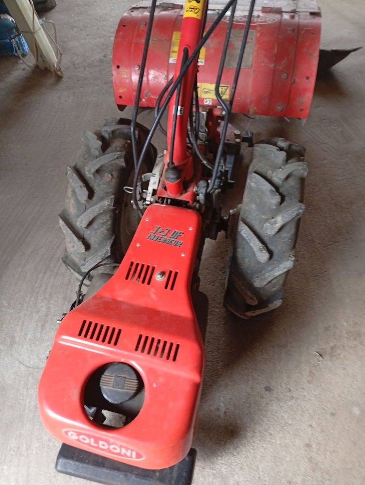 Motoculteur Goldoni et ses accessoires 1500 Bazoches-l�s-Bray (77)