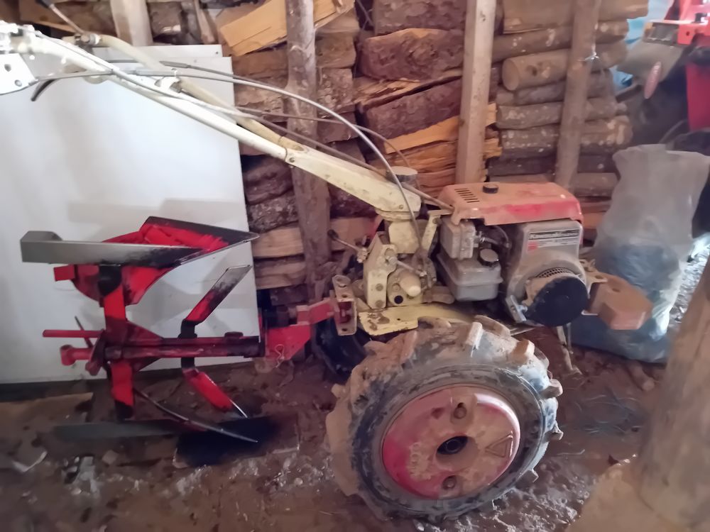 Motoculteur kawasaki rouge bon �tat 480 La Chapelle-Saint-Sauveur (71)