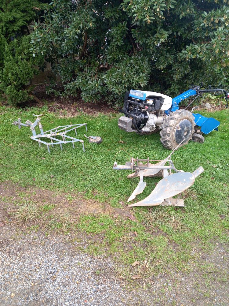 Motoculteur STAUB 300cc avec accessoires 2500 Garlin (64)