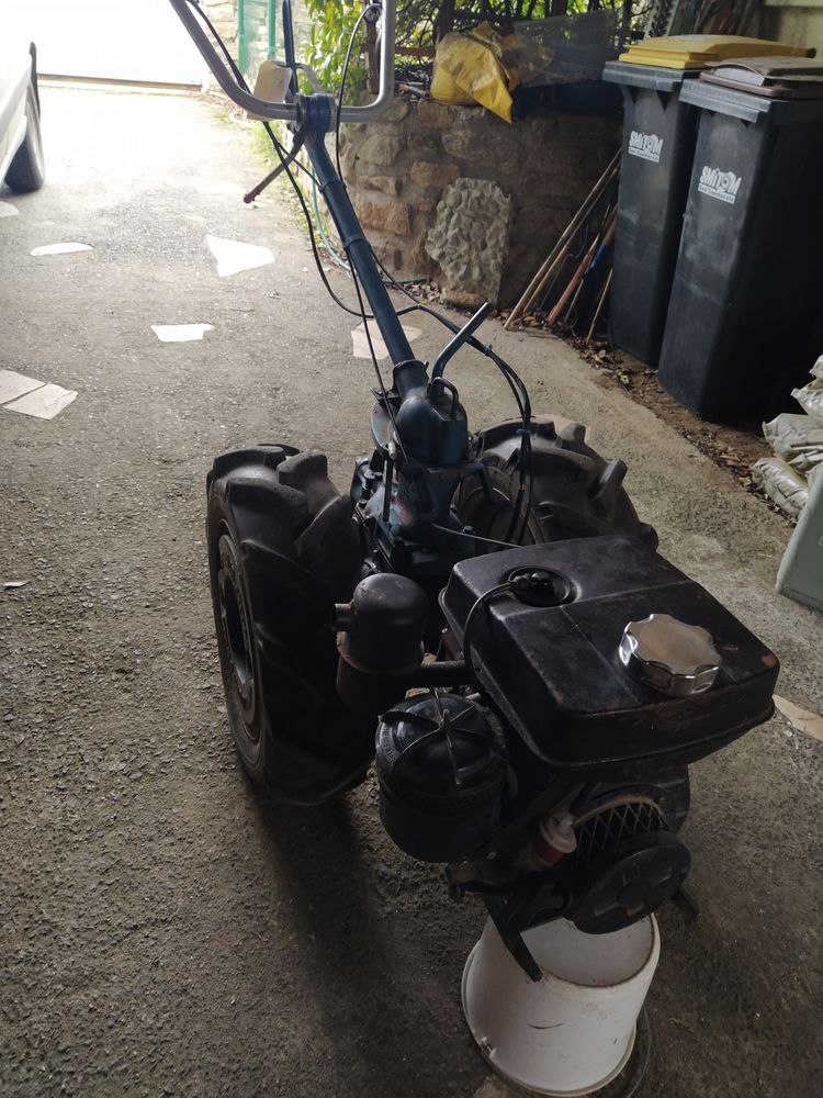 Motoculteur STAUB  PPX S6
Ann�e 80 2000 Thouarc� (49)