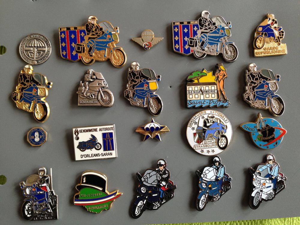 Pin's motos Gendarmeries et Police. 5 Saint-Vallier (71)