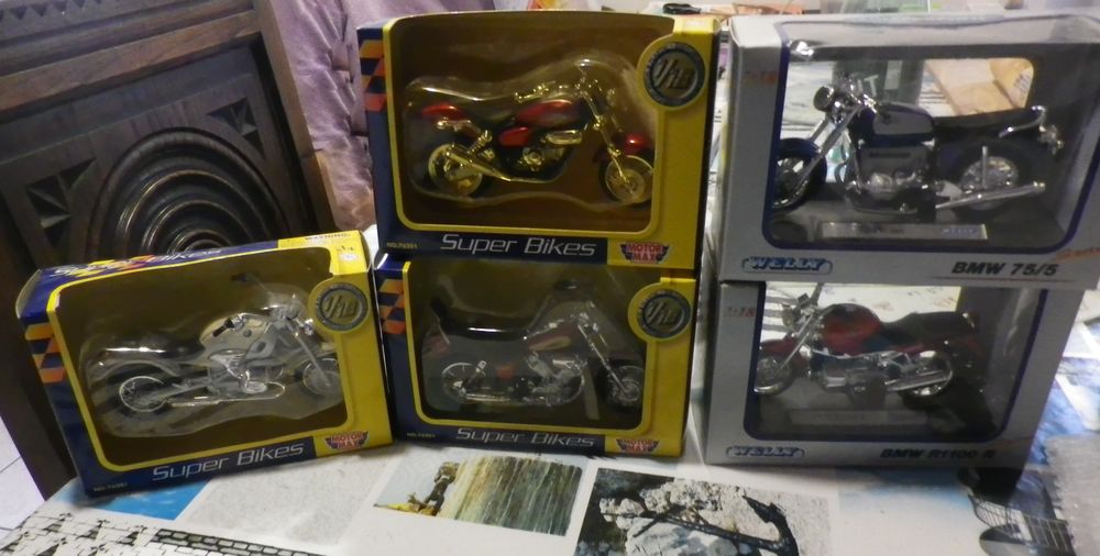 LOT DE 5 MOTOS MINIATURES DANS LEURS BOITES (ou � l'unit�) 30 Bubry (56)