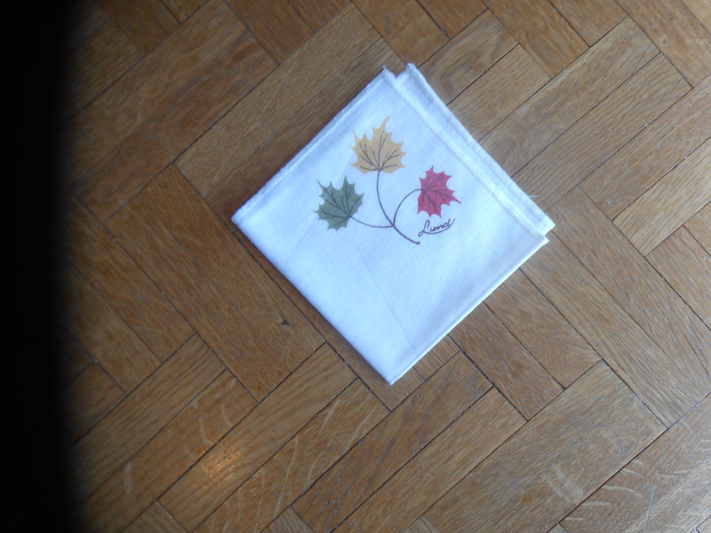 Mouchoir feuilles d'�rable (79) 3 Tours (37)