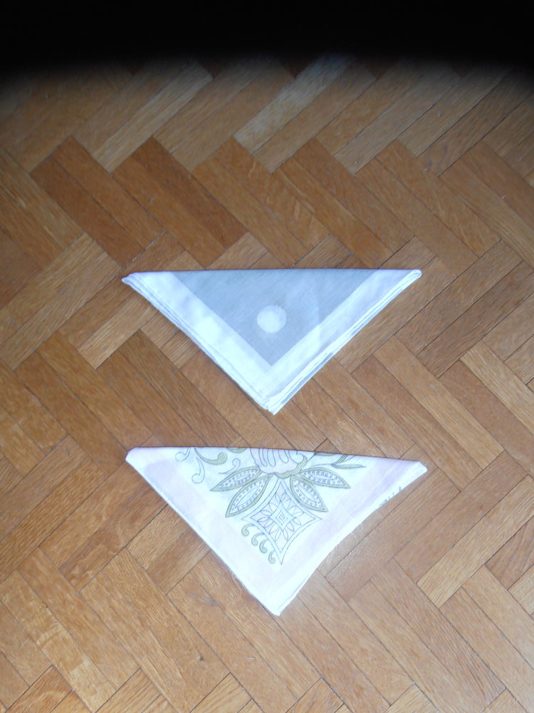 2 mouchoirs femme (79) 3 Tours (37)