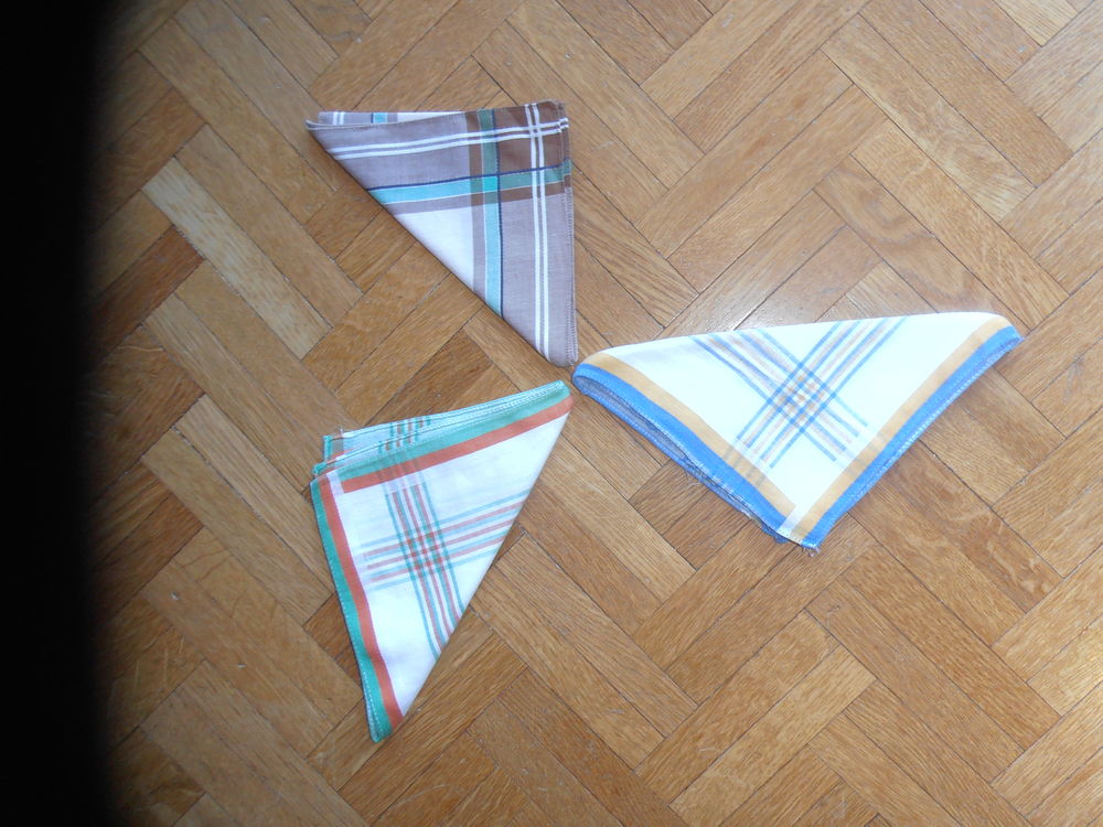 Lot de 3 mouchoirs (79) 3 Tours (37)