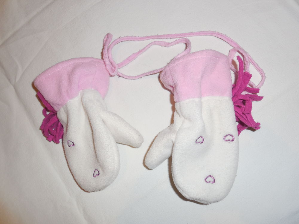  MOUFLES   pour  FILLE  18 mois environ 5 Pontault-Combault (77)