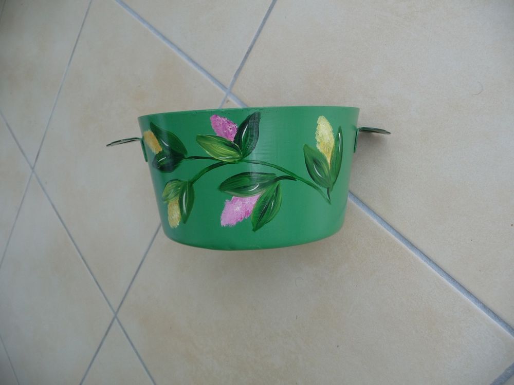 Moule � charlotte ancien d�cor peint motifs floraux 15 Celles-sur-Belle (79)