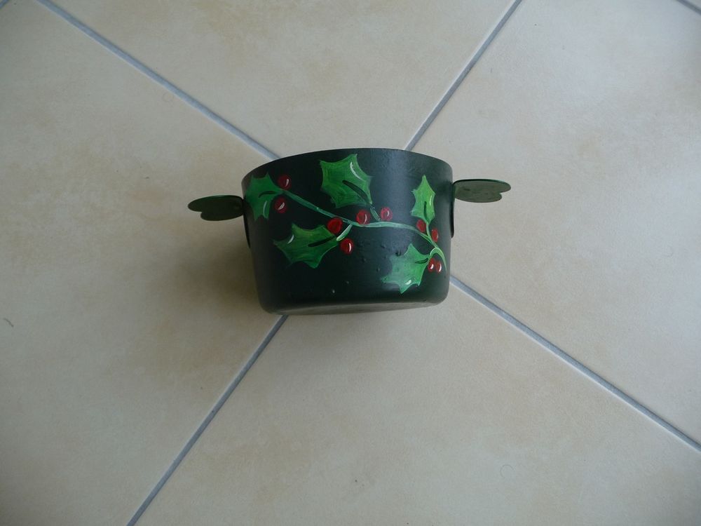 Moule � charlotte ancien d�cor peint motifs houx 15 Celles-sur-Belle (79)