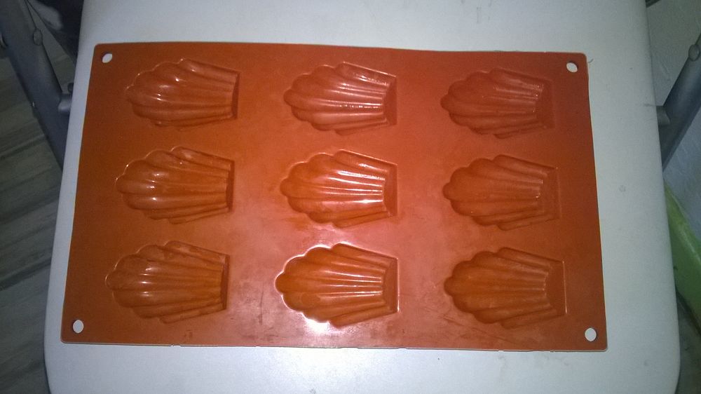 Moule � madeleines
Love Chef
Moule en silicone pour 9 made 9 Talange (57)