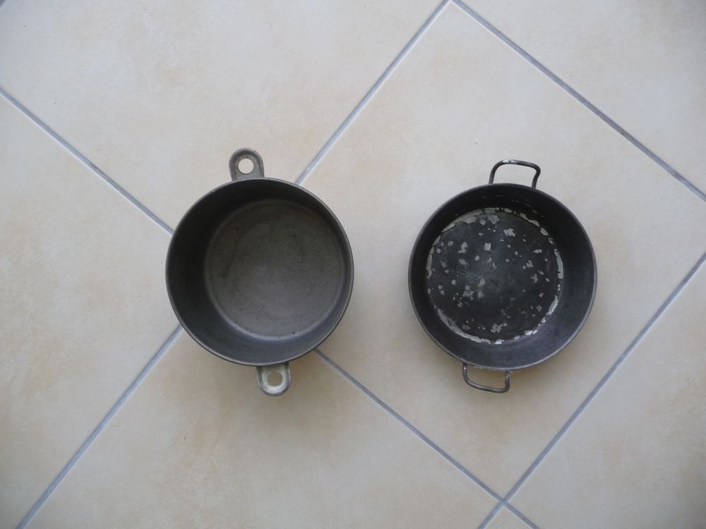 2 moules anciens en m�tal moule � charlotte et petit plat 10 Celles-sur-Belle (79)