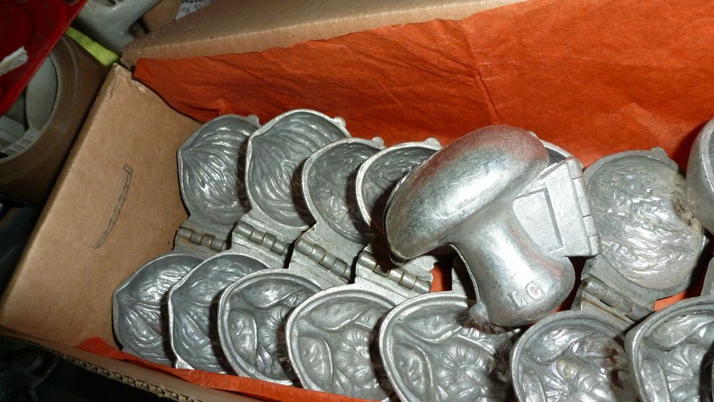 1 LOT de 9 moules en �tain pour glacier, collectionneur
230 Bordeaux (33)