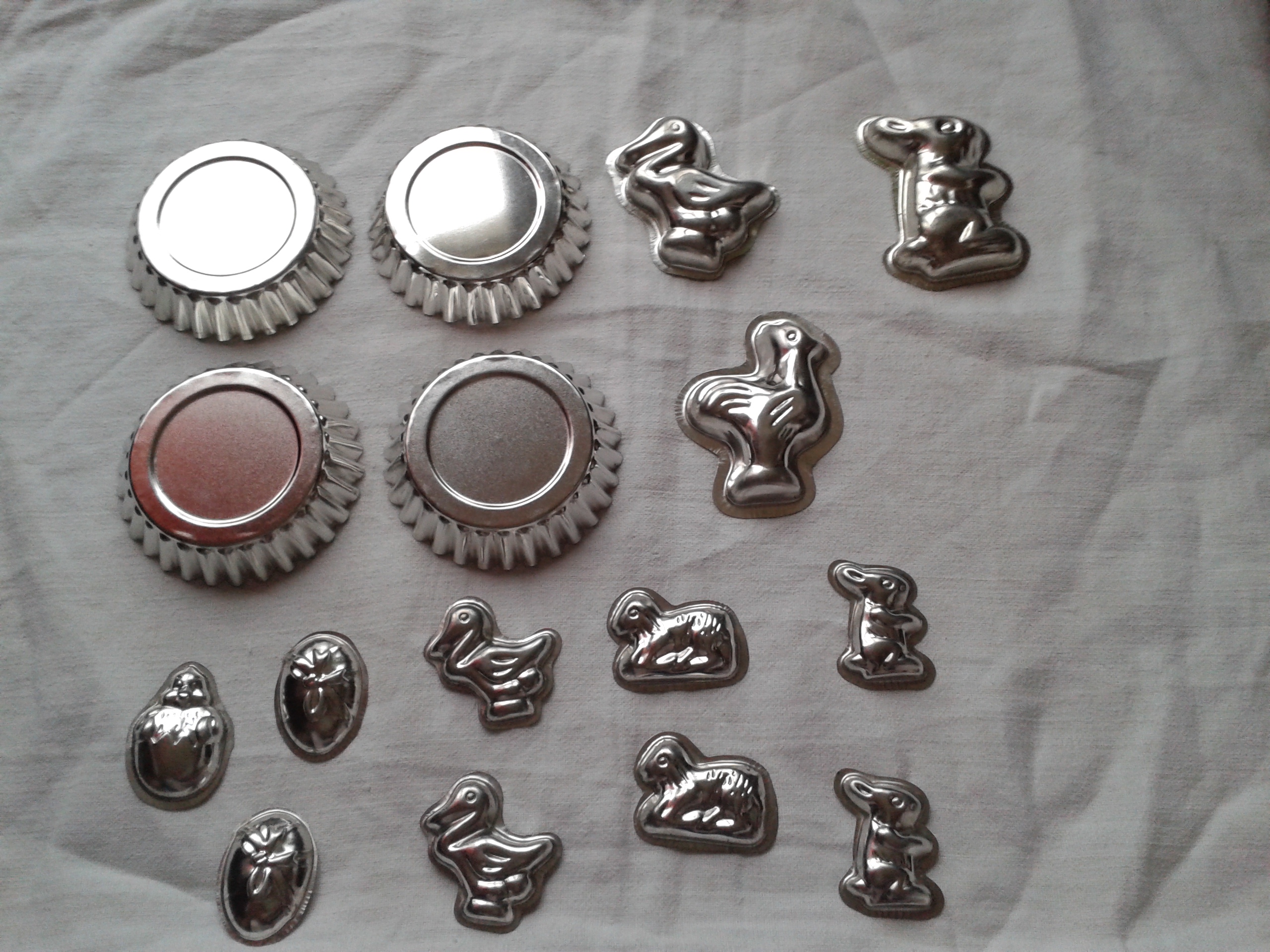 4 moules en m�tal + 12 moules en forme d'animaux neufs 19 Dijon (21)