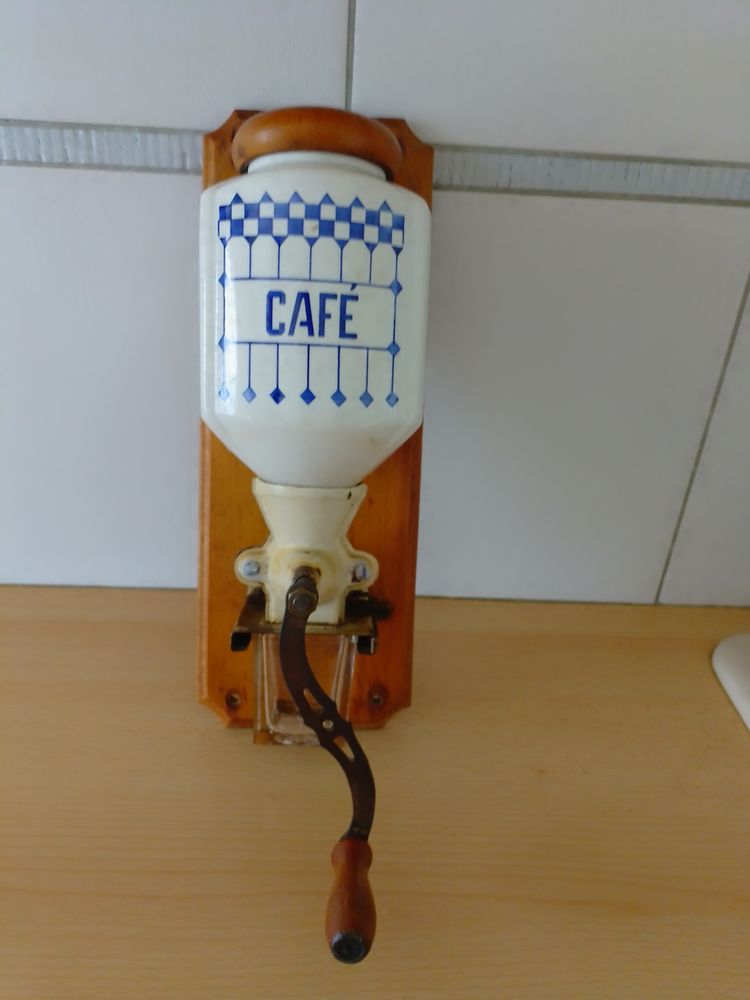 Moulin � caf� ancien mural 55 Morteau (25)